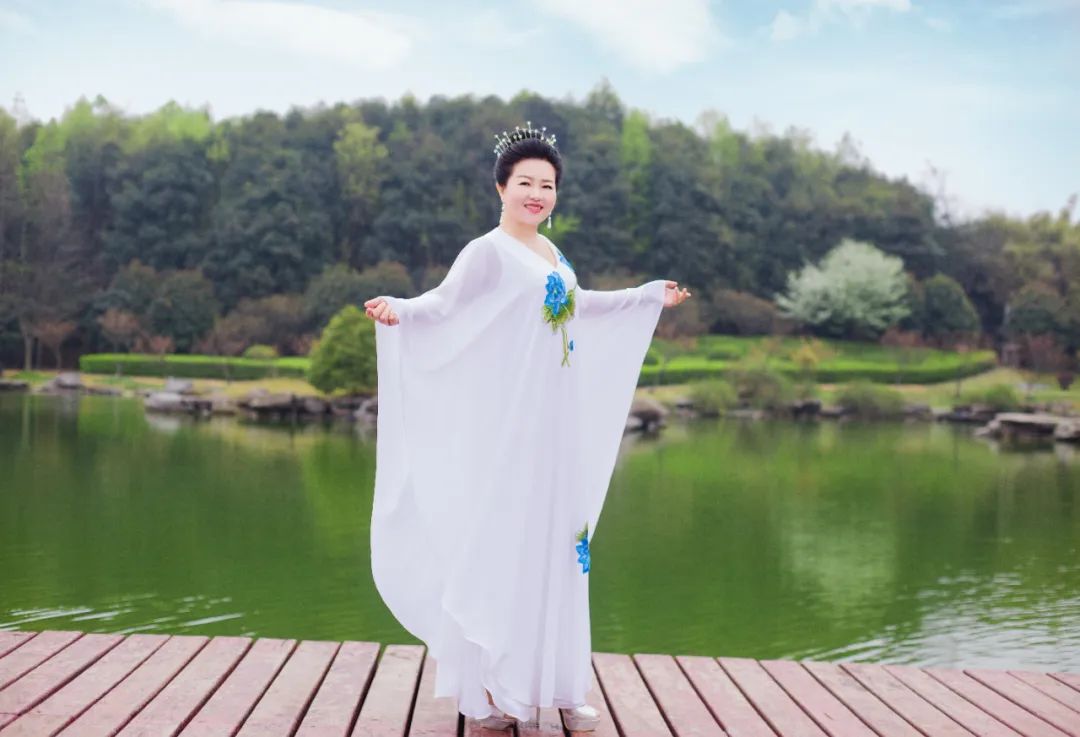  最美撫仙湖，最撫“凡人”心！《萬(wàn)合智慧覺(jué)醒》5月24日云南撫仙湖開(kāi)啟！讓我們一起遇見(jiàn)最美的自己！ 